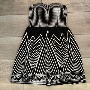 DEREK ✨ Black and White Strapless Geometric Mini Dress Medium